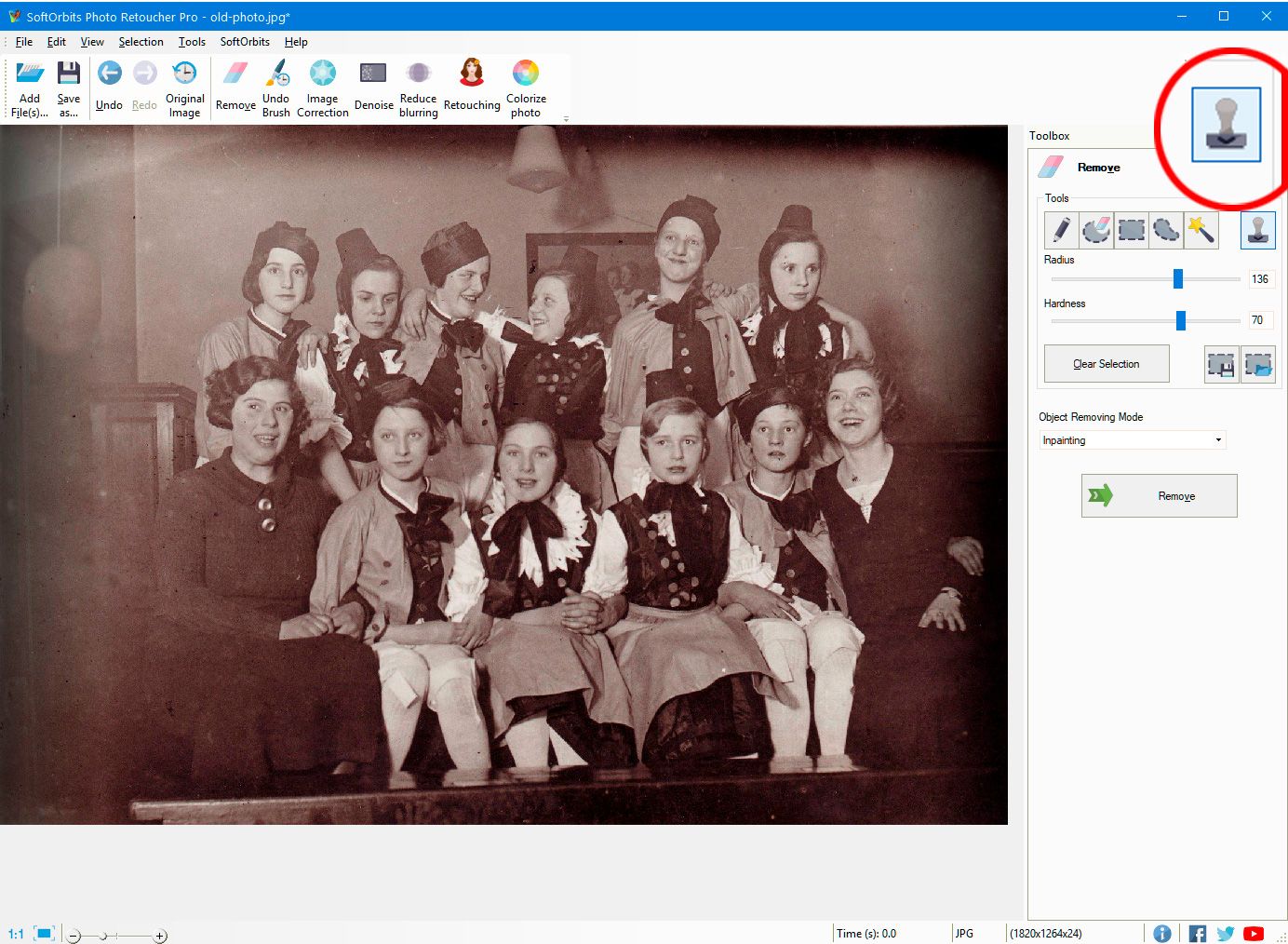 Válassza ki a Clone Stamp Tool eszközt a Photo Retoucher programban..
