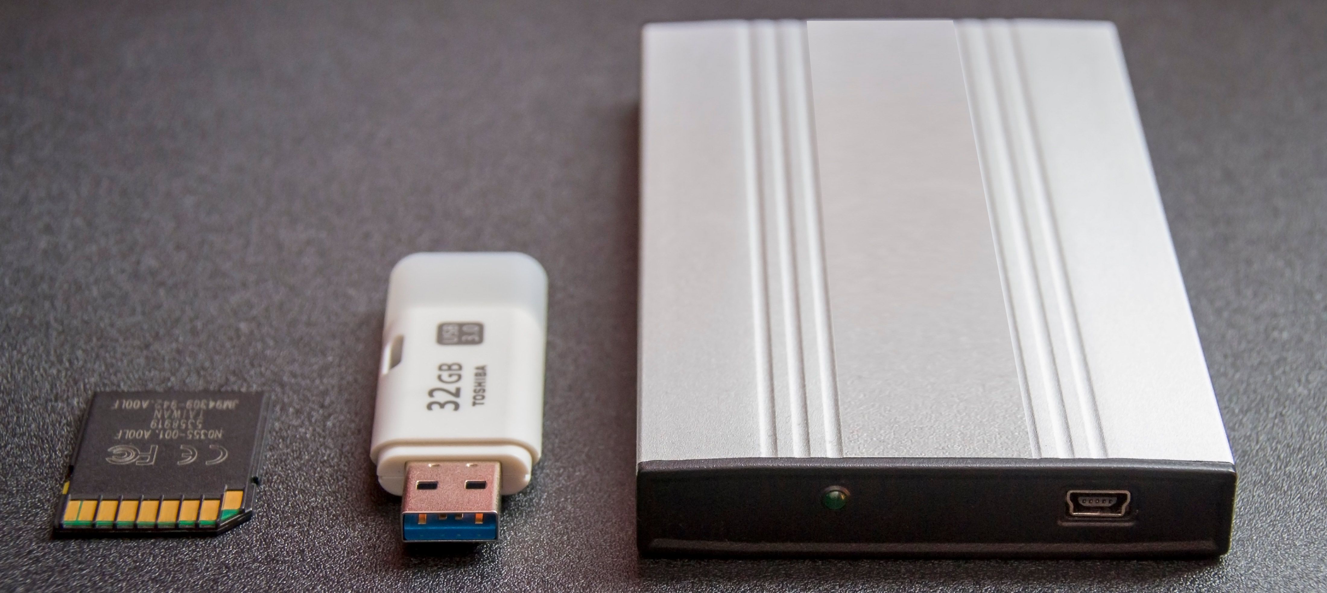 Hogyan állítsuk vissza az adatokat egy USB meghajtóról..